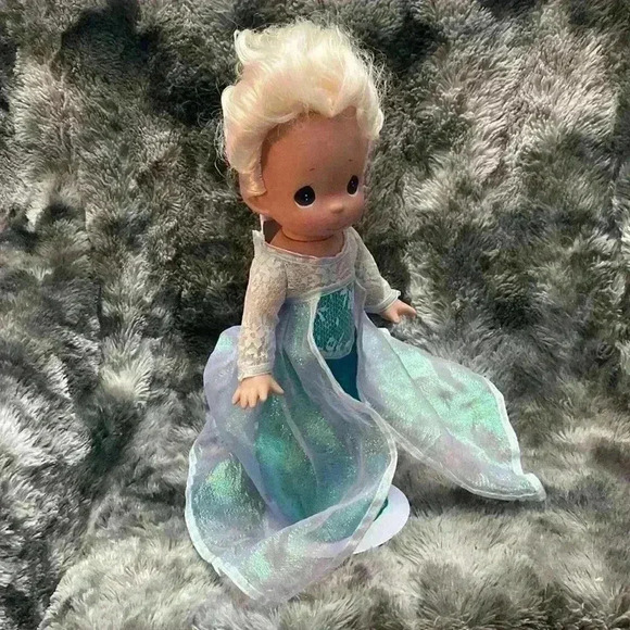 Disney Precious Moments  Elsa Frozen - Picture 3 of 16